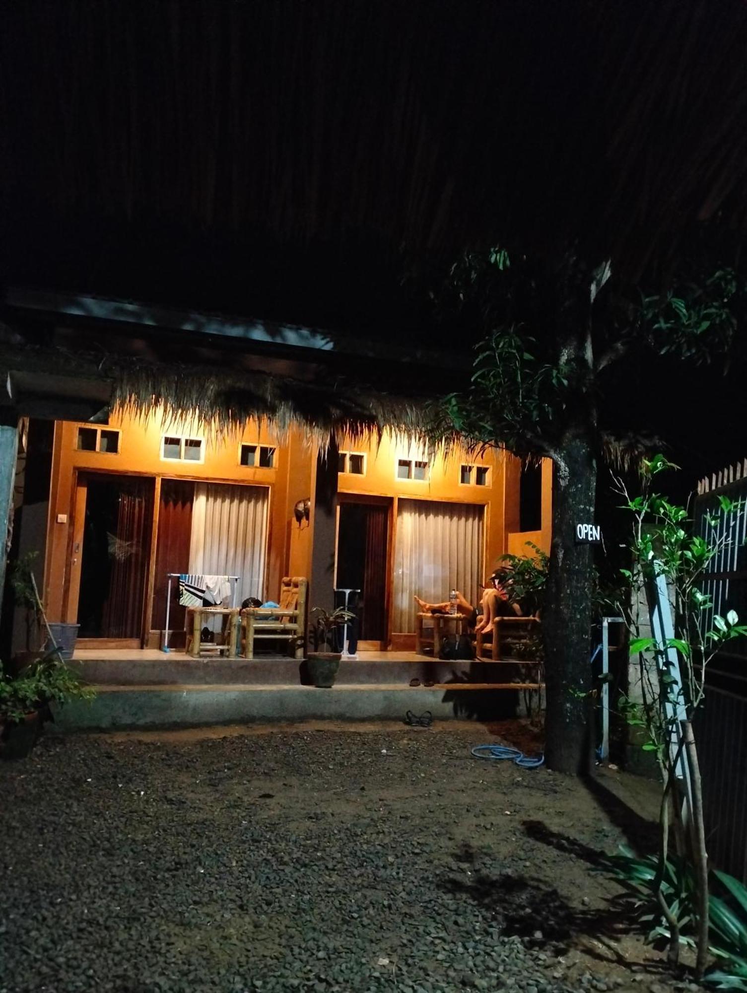 Fullmoon Homestay Kuta  Exterior photo