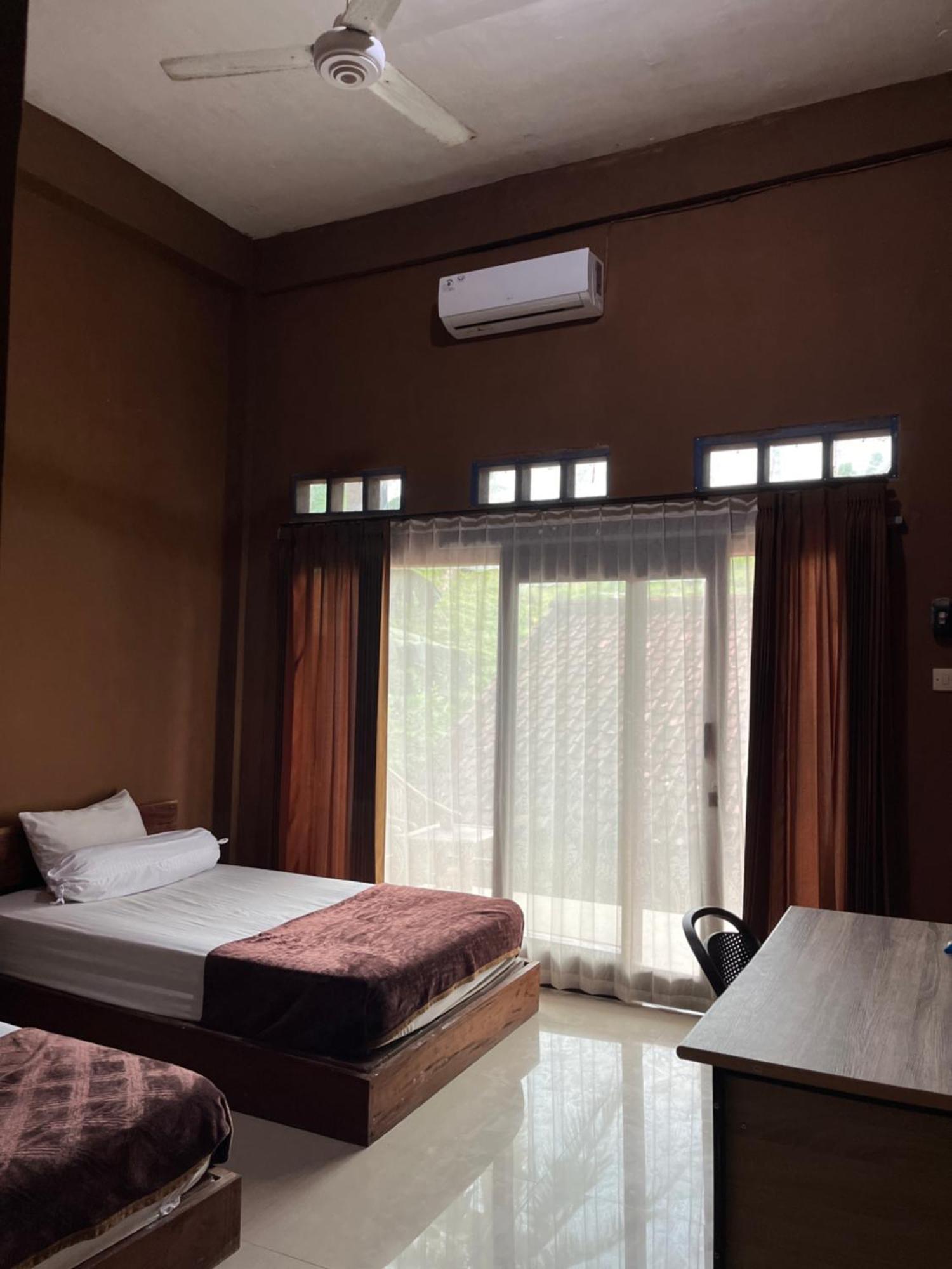 Fullmoon Homestay Kuta  Exterior photo